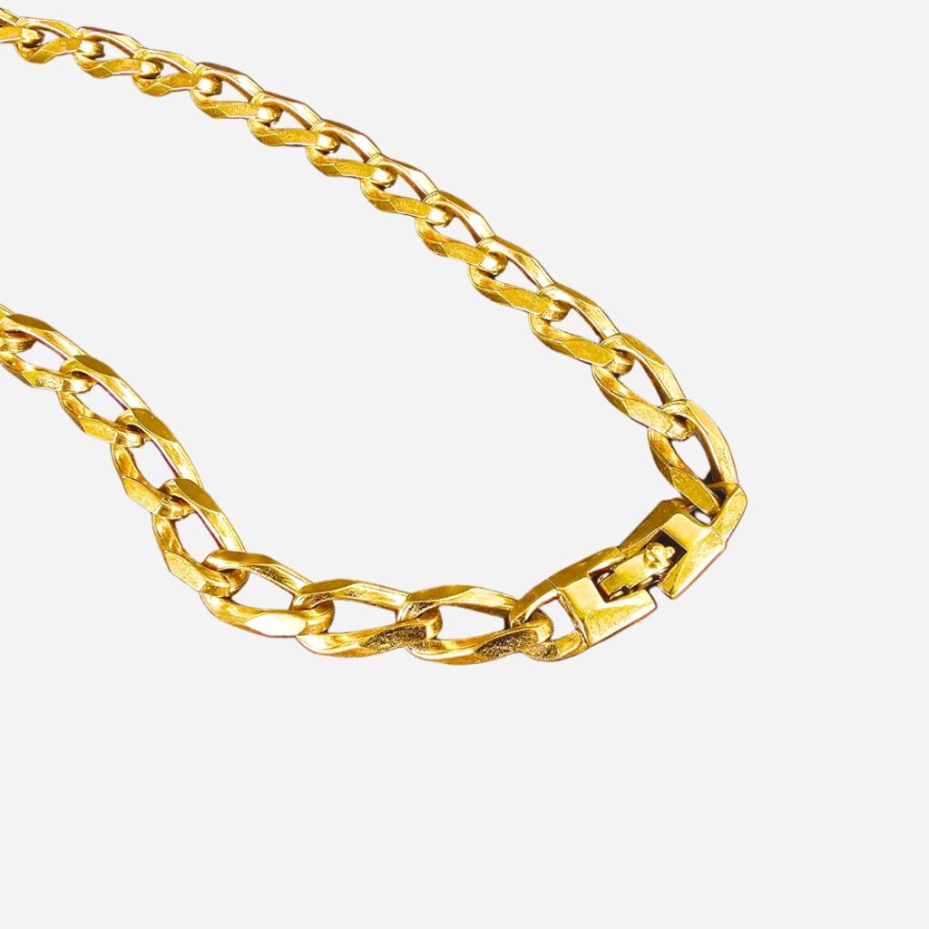 delows gold chain necklace - low neckline - long necklace yellow gold - clasp