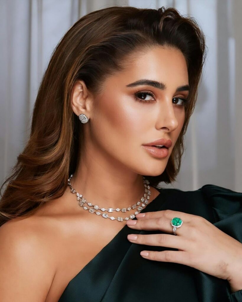 female jewelry model wearing green diamond ring